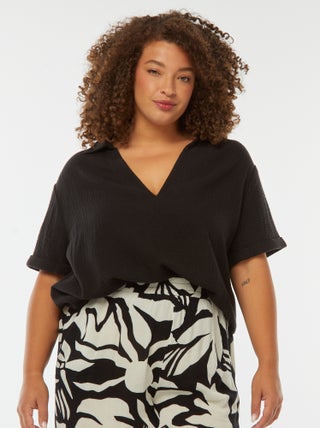 Blusa em gaze de algodão com gola de polo