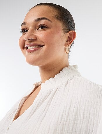 Blusa em gaze de algodão com gola franzida