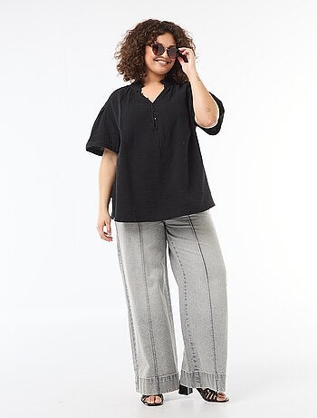 Blusa em gaze de algodão com gola franzida