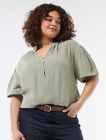 Blusa em gaze de algodão com gola franzida