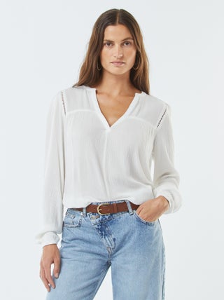 Blusa em malha crepe com bordos ajurados