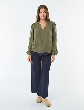 Blusa em malha crepe com bordos ajurados