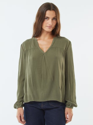 Blusa em malha crepe com bordos ajurados