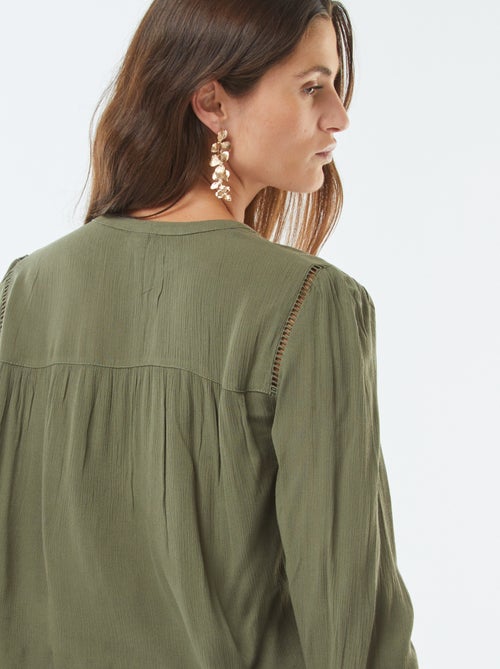 Blusa em malha crepe com bordos ajurados - Kiabi