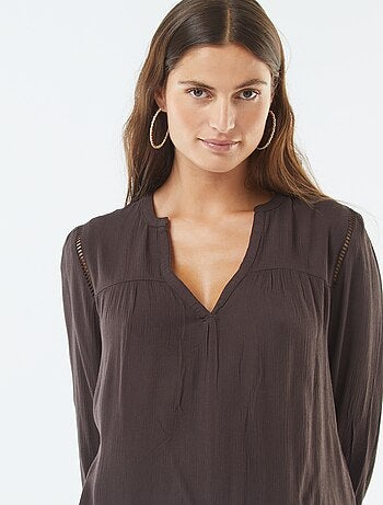 Blusa em malha crepe com bordos ajurados