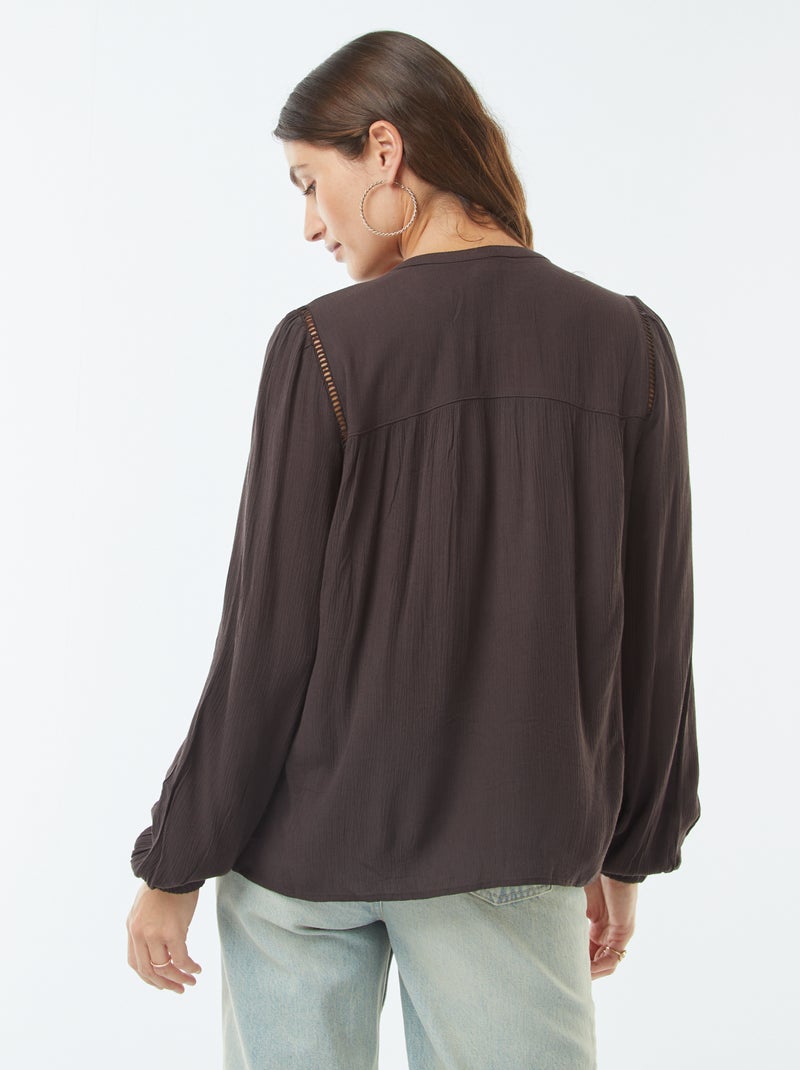 Blusa em malha crepe com bordos ajurados Castanho - Kiabi