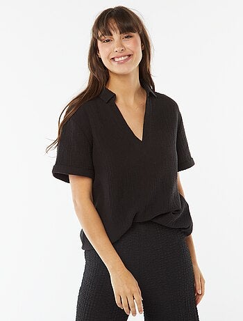 Blusa em malha crepe com gola de polo