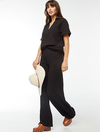 Blusa em malha crepe com gola de polo