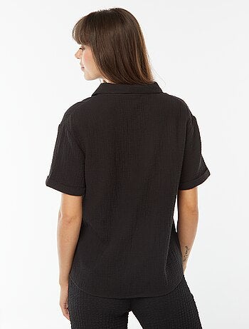 Blusa em malha crepe com gola de polo
