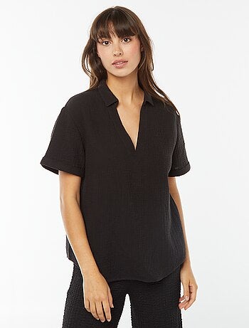 Blusa em malha crepe com gola de polo