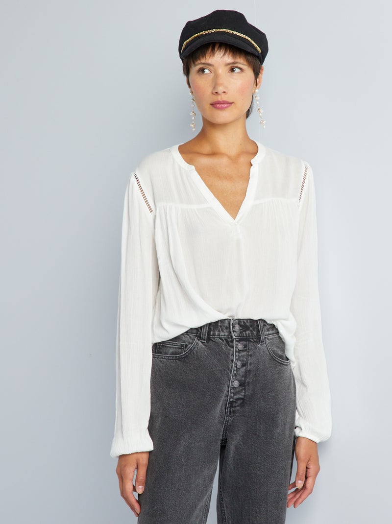 Blusa em malha crepe com orlas ajuradas BRANCO - Kiabi