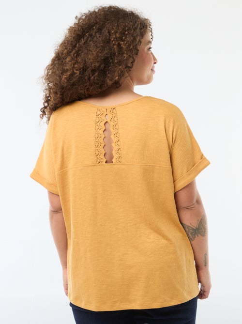 Blusa em material crepe com mangas curtas - Kiabi
