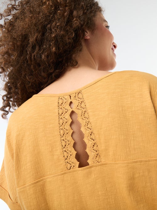 Blusa em material crepe com mangas curtas - Kiabi