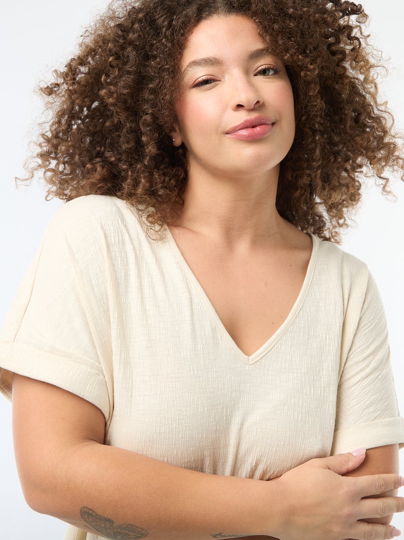 Blusa em material crepe com mangas curtas Bege - Kiabi