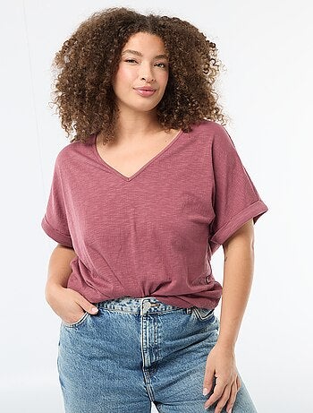Blusa em material crepe com mangas curtas