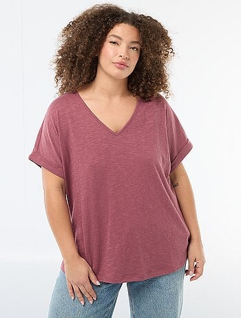 Blusa em material crepe com mangas curtas