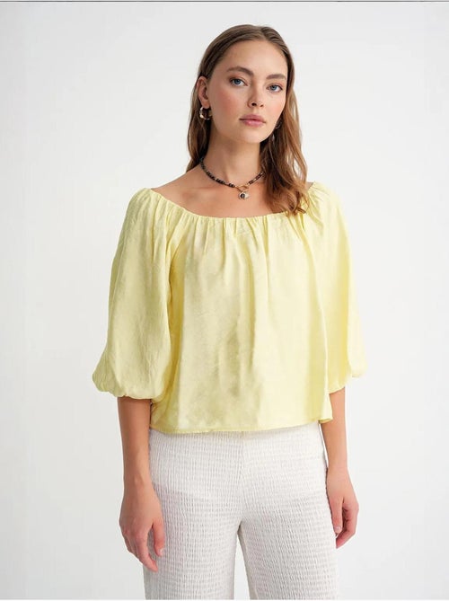 Blusa em mistura de modal com gola madonna e detalhe de folhos mixray - Kiabi