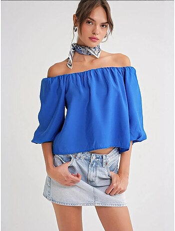 Blusa em mistura de modal com gola madonna e detalhe de folhos mixray