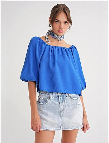 Blusa em mistura de modal com gola madonna e detalhe de folhos mixray