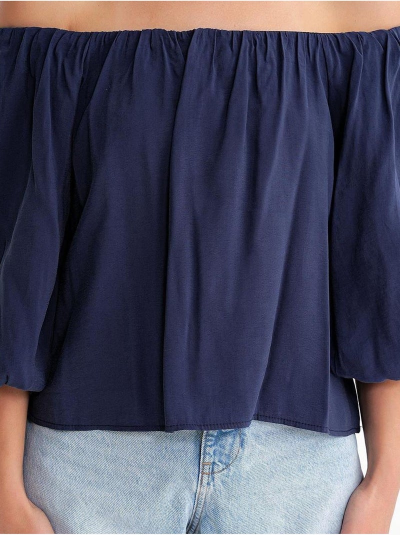Blusa em mistura de modal com gola madonna e detalhe de folhos mixray Azul-marinho - Kiabi