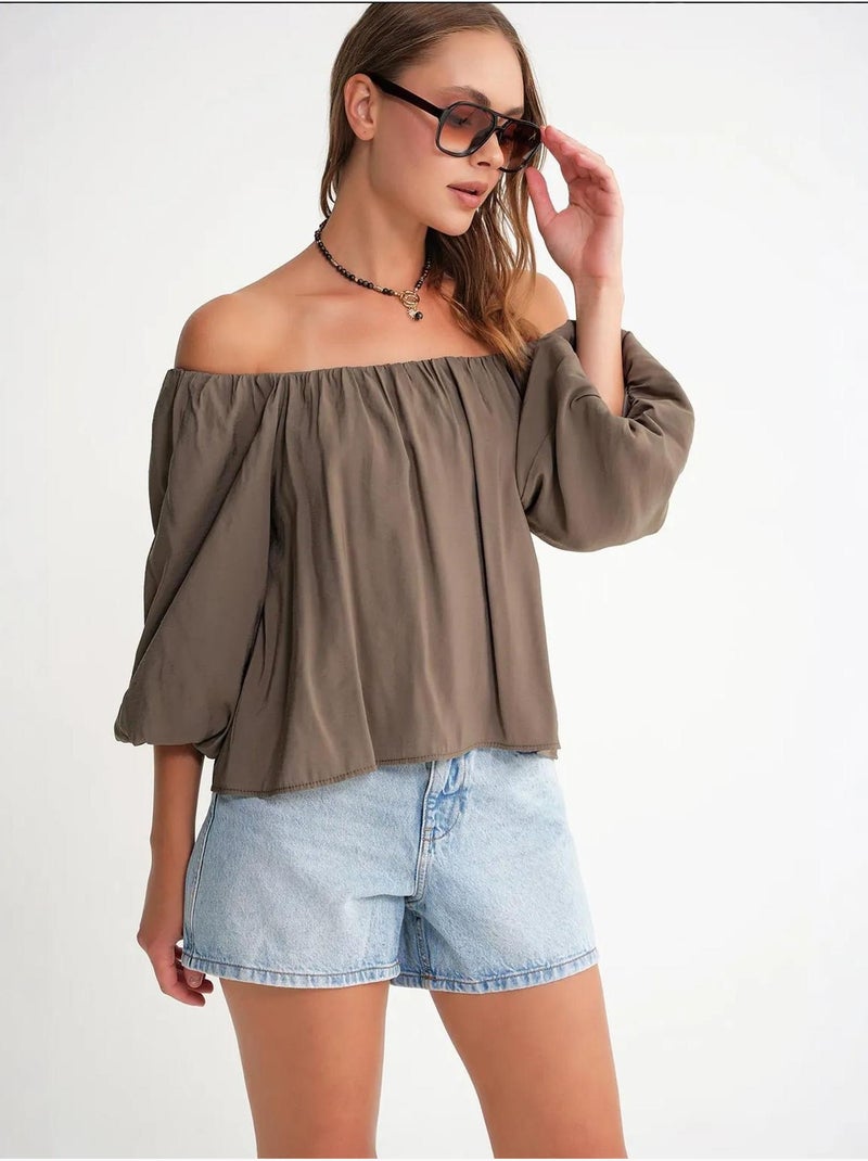 Blusa em mistura de modal com gola madonna e detalhe de folhos mixray Cáqui - Kiabi
