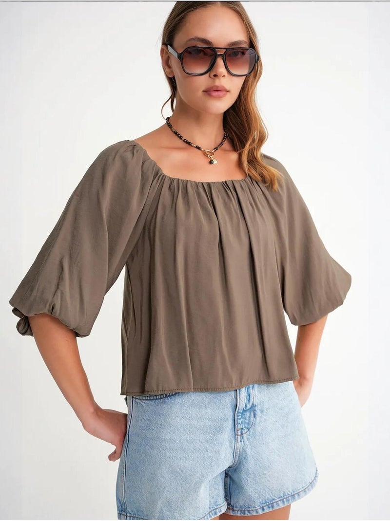 Blusa em mistura de modal com gola madonna e detalhe de folhos mixray Cáqui - Kiabi