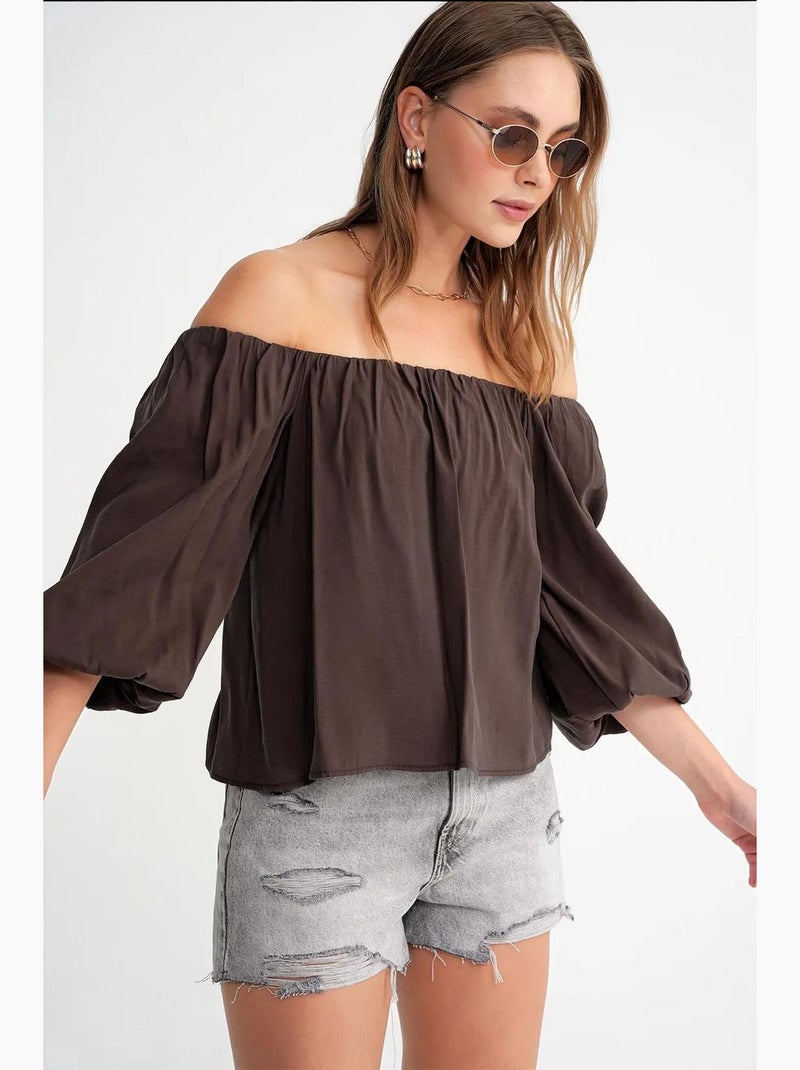 Blusa em mistura de modal com gola madonna e detalhe de folhos mixray Castanho-escuro - Kiabi