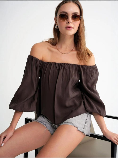 Blusa em mistura de modal com gola madonna e detalhe de folhos mixray - Kiabi