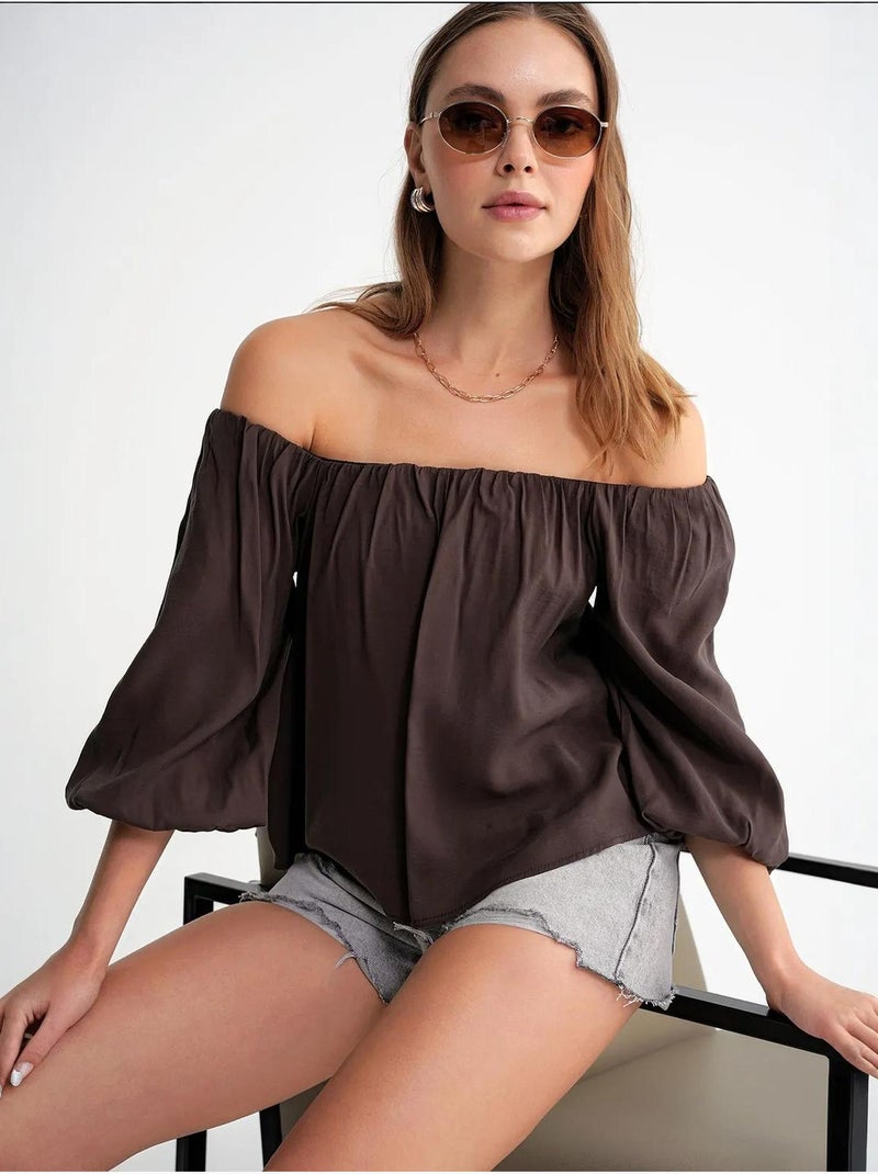 Blusa em mistura de modal com gola madonna e detalhe de folhos mixray Castanho-escuro - Kiabi
