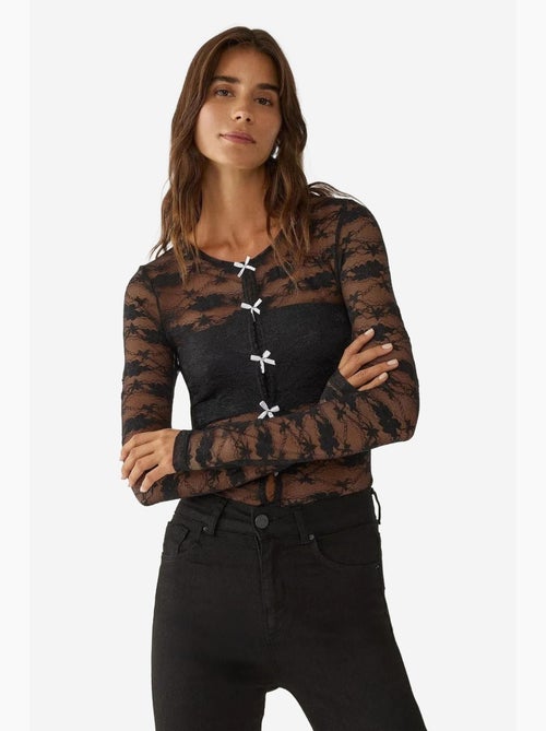 Blusa em renda com detalhe de laço hiccup - Kiabi Blusa em renda com detalhe de laço hiccup - Kiabi