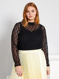 Blusa em renda com gola alta - Kiabi