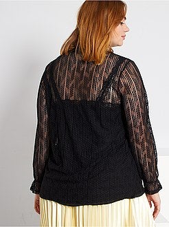 Blusa em renda com gola alta - Kiabi