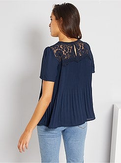 Blusa em renda com pregas - Kiabi
