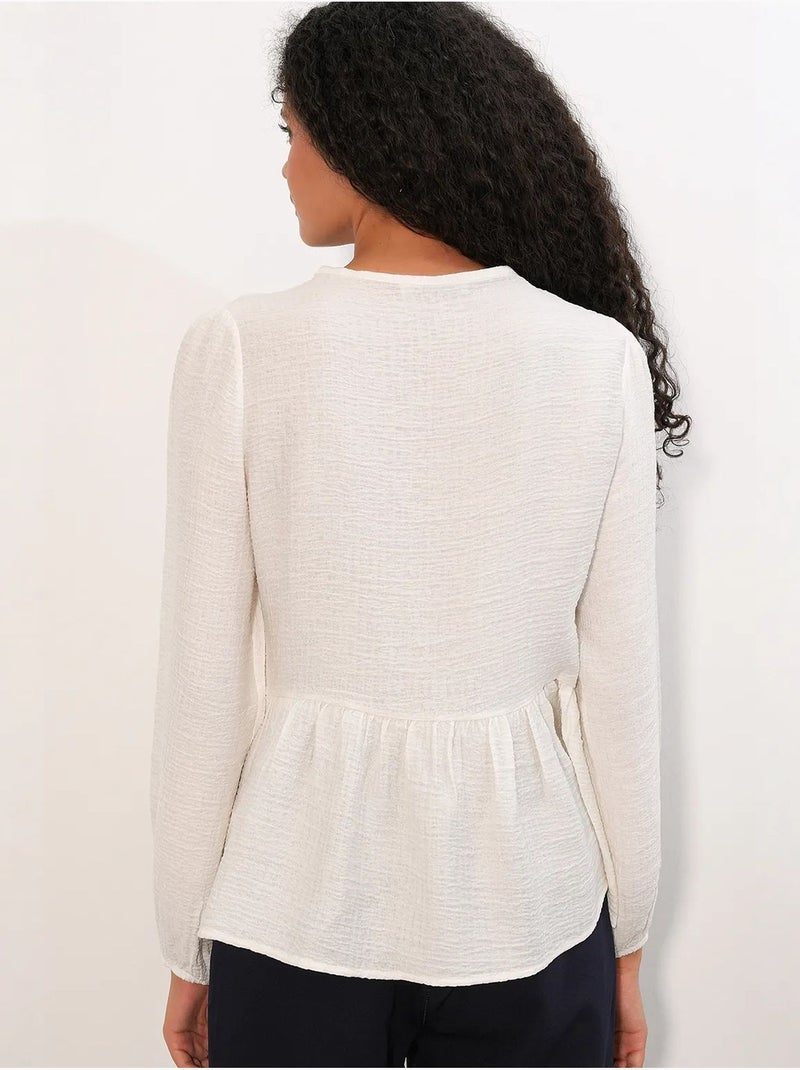 Blusa em tecido com folhos e fecho de amarração bdart Branco - Kiabi