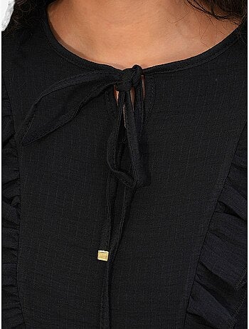 Blusa em tecido com folhos e fecho de amarração bdart