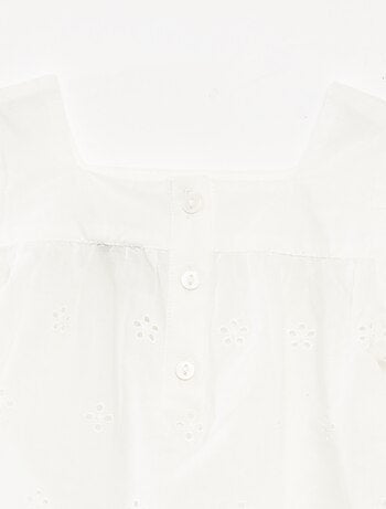 Blusa em voile de algodão com bordado inglês