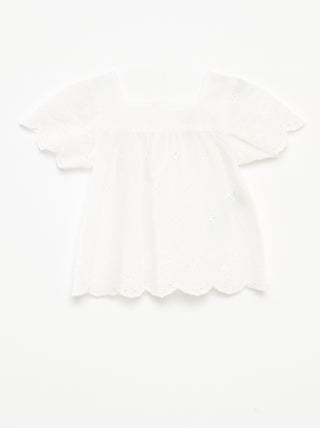 Blusa em voile de algodão com bordado inglês