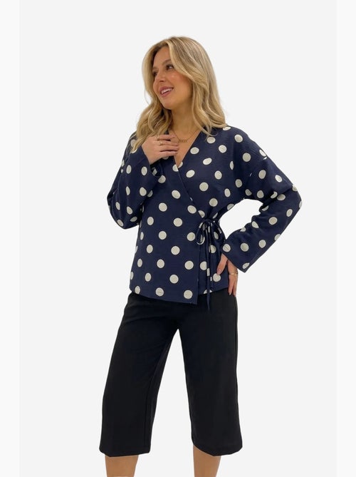 Blusa envelope de bolinhas com detalhe de amarração bdart - Kiabi Blusa envelope de bolinhas com detalhe de amarração bdart - Kiabi