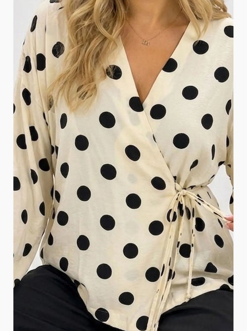 Blusa envelope de bolinhas com detalhe de amarração bdart - Kiabi Blusa envelope de bolinhas com detalhe de amarração bdart - Kiabi
