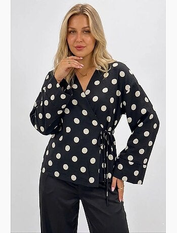 Blusa envelope de bolinhas com detalhe de amarração bdart