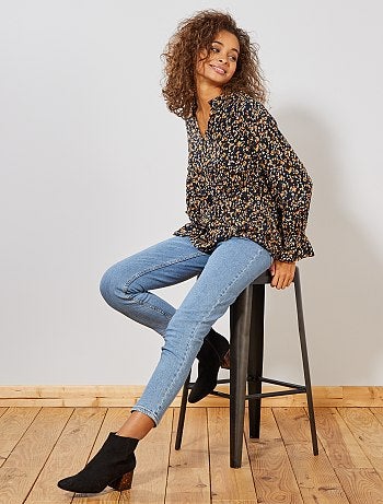 Blusa estampada com decote em V - Kiabi