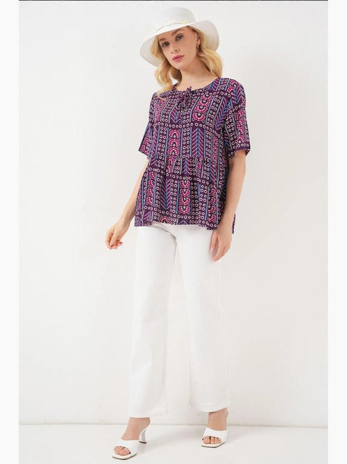 Blusa estampada gola redonda com laço bdart - Kiabi Blusa estampada gola redonda com laço bdart - Kiabi