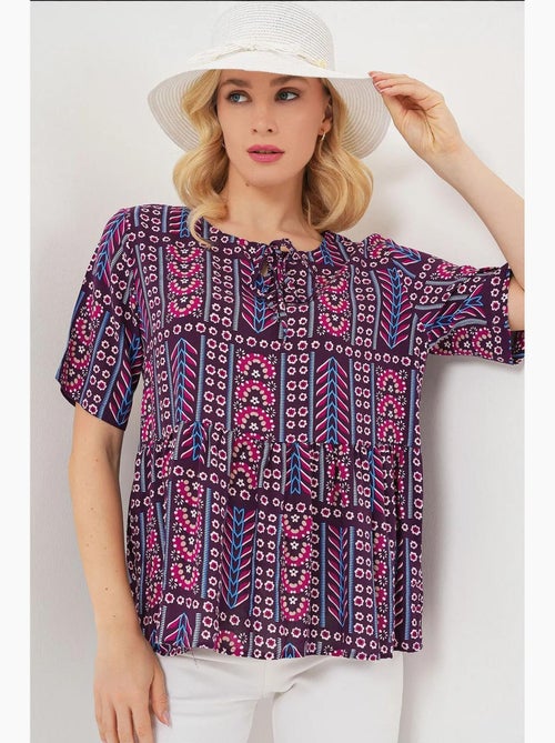 Blusa estampada gola redonda com laço bdart - Kiabi Blusa estampada gola redonda com laço bdart - Kiabi
