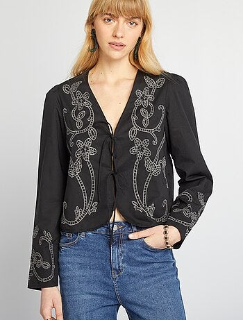 Blusa estilo quimono bordado