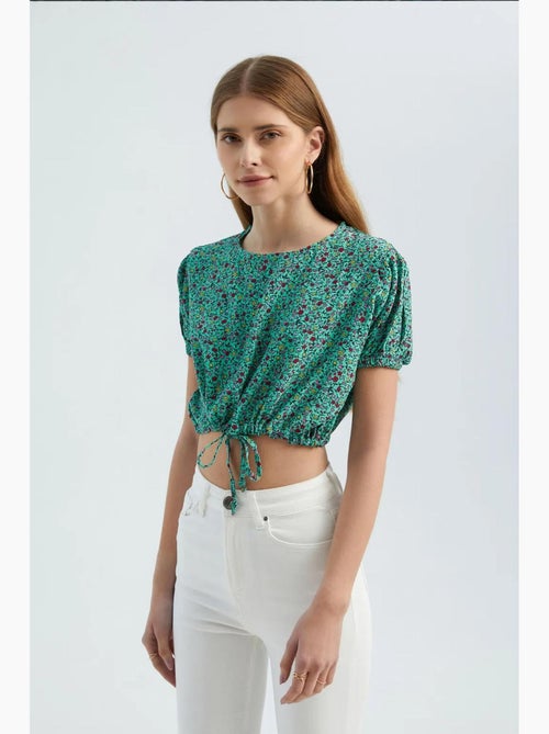 Blusa floral com decote redondo e cordão ajustável hiccup - Kiabi Blusa floral com decote redondo e cordão ajustável hiccup - Kiabi