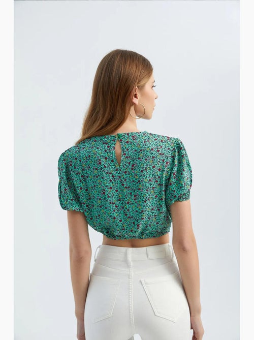 Blusa floral com decote redondo e cordão ajustável hiccup - Kiabi Blusa floral com decote redondo e cordão ajustável hiccup - Kiabi