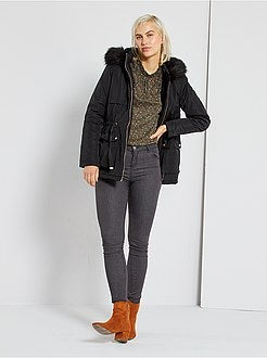 Blusa florida com gola vitoriana - Kiabi