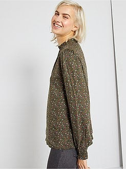 Blusa florida com gola vitoriana - Kiabi