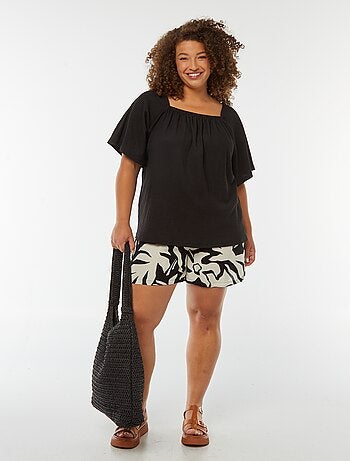 Blusa fluida com decote bardot de malha gofrada
