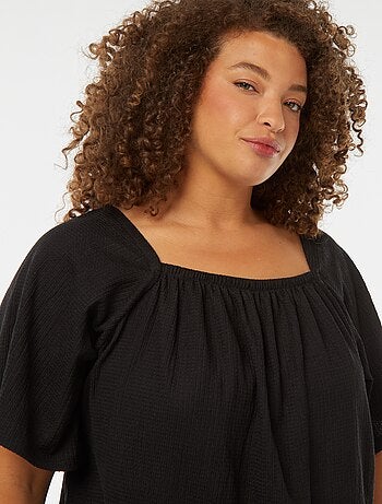 Blusa fluida com decote bardot de malha gofrada